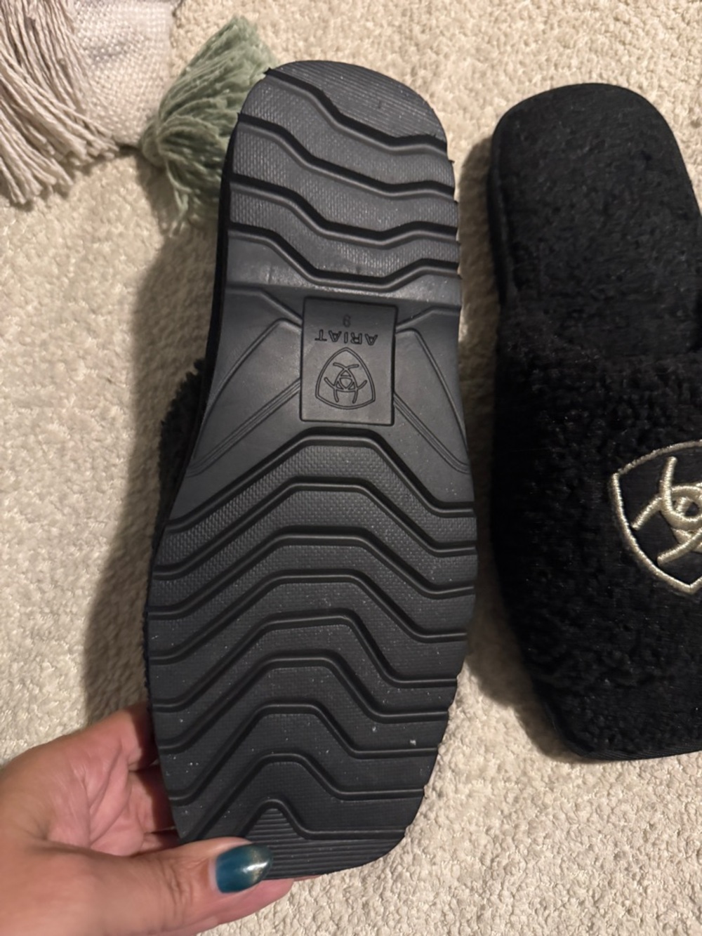 Ariat Black Sherpa Slide Slippers with Silver Logo - Picture 2 of 4